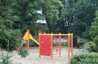 Zagospodarowanie przestrzeni publicznej - plac zabaw przy Szkole Podstawowej w Janówku Pierwszym